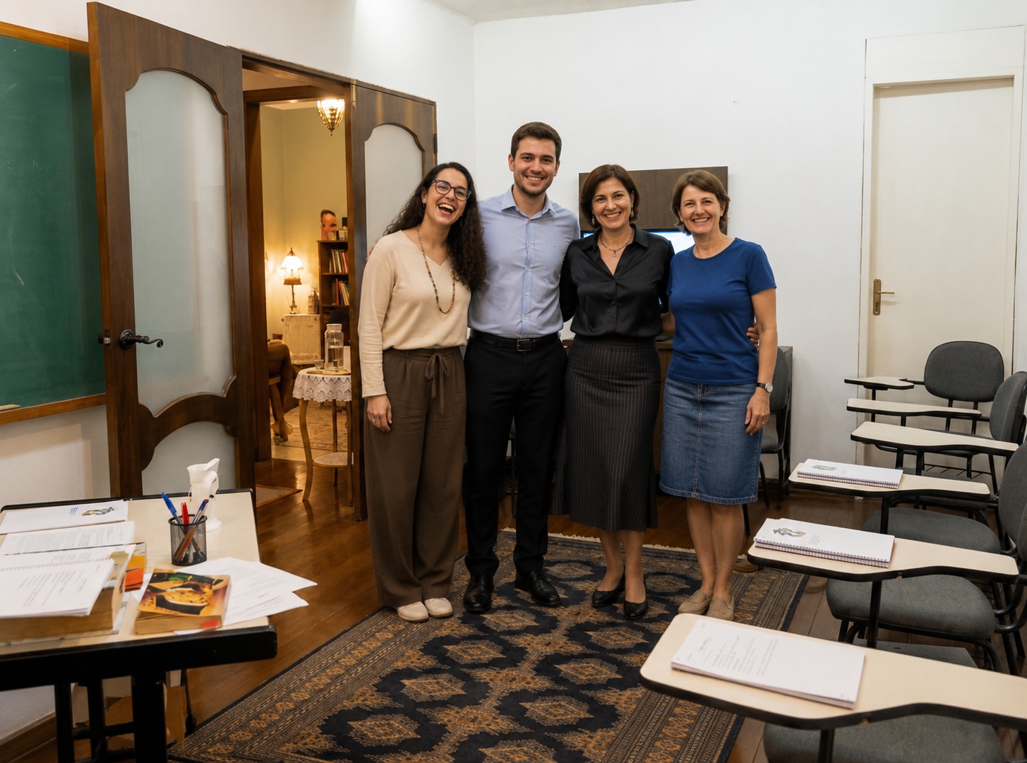 Grupo em sala de aula da Aliança Cultural Italiana